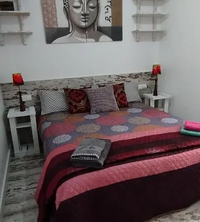 Fira Bcn Camp Nou Apartman *